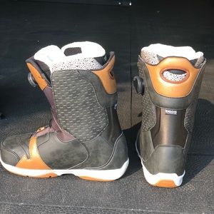 K2 snowboarding boots women size 9